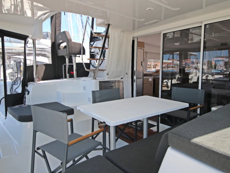 Noleggio Catamarano a Rogosnizza – Lagoon Lagoon 43