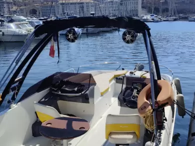 Noleggio Barca a motore Bénéteau con patente nautica