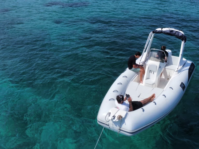 Noleggio barche Kardis Kardis Fox 570 a Porto Rotondo su Samboat