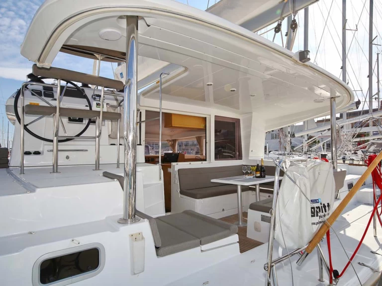 Noleggio Catamarano con o senza skipper Lagoon a Trogir