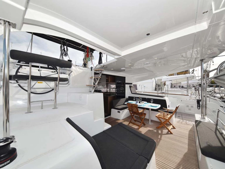 Catamarano a noleggio a Trogir al miglior prezzo