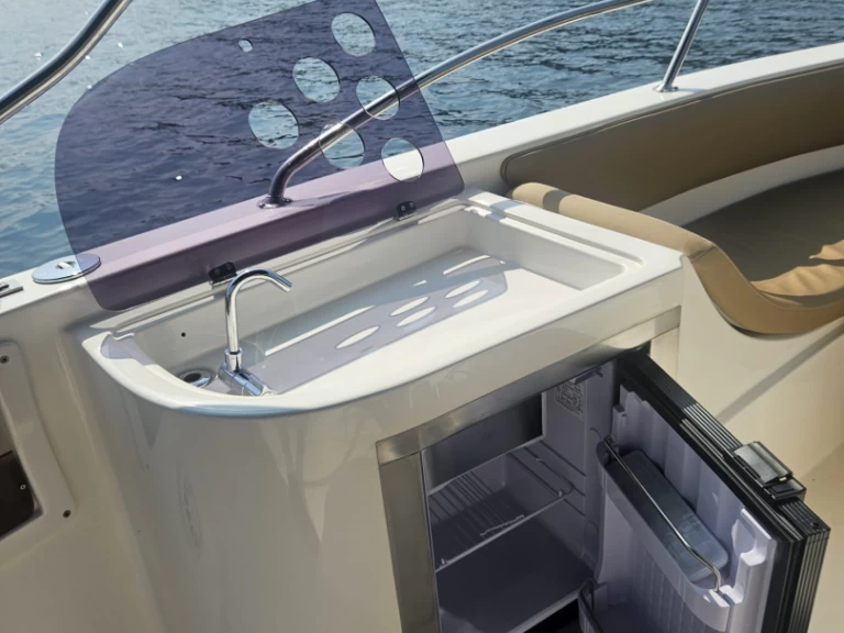 Noleggio Barca a motore Eolo con patente nautica