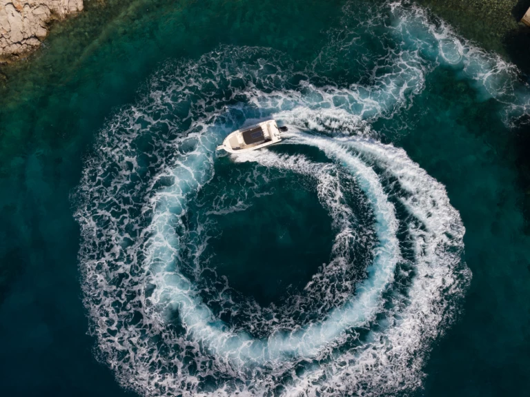 Noleggio Barca a motore con o senza skipper Boston Whaler a Ýdra