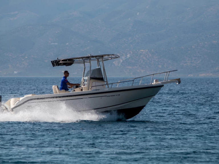 Noleggio a Ýdra – Boston Whaler Boston Whaler 23 Outrage su SamBoat