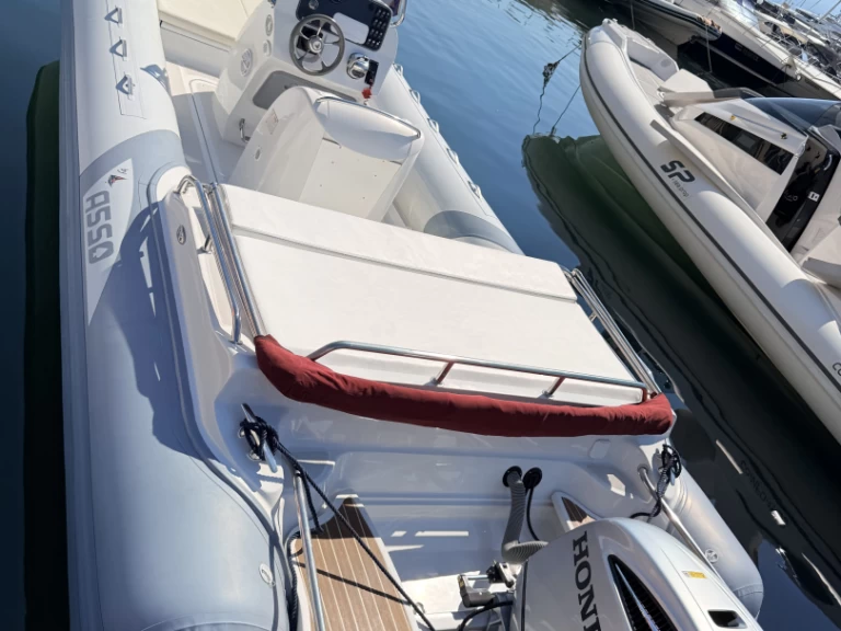 Gommone a noleggio a Mergellina al miglior prezzo