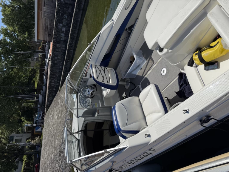 Noleggio Barca a motore Bayliner con patente nautica