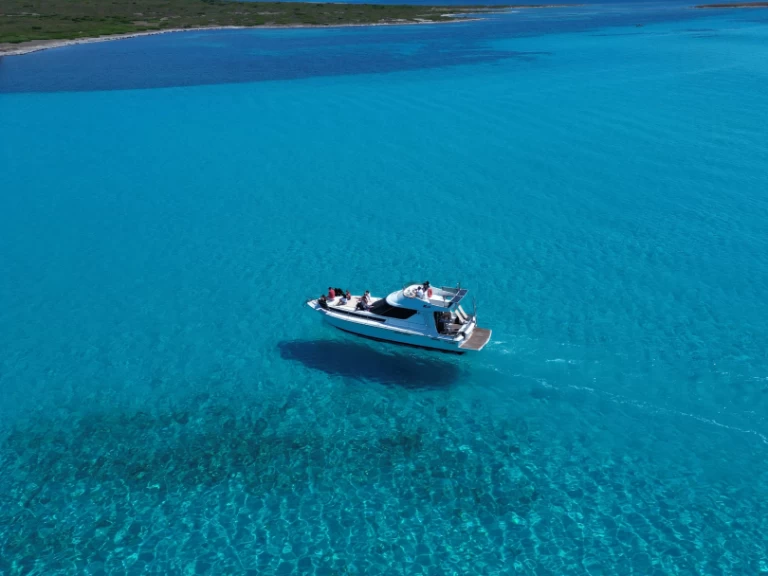 Noleggio Barca a motore Azimut con patente nautica