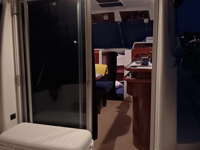 Noleggio Barca a motore Bénéteau con patente nautica