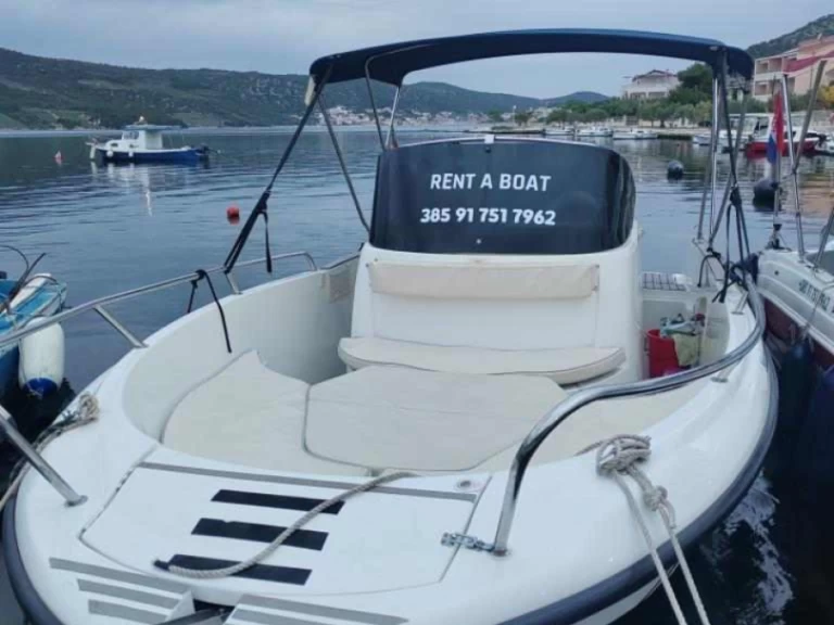 Insidias Marine HM 22 Fly da affittare a  Poljica