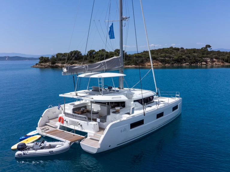 Catamarano a noleggio a Pórto Chéli al miglior prezzo