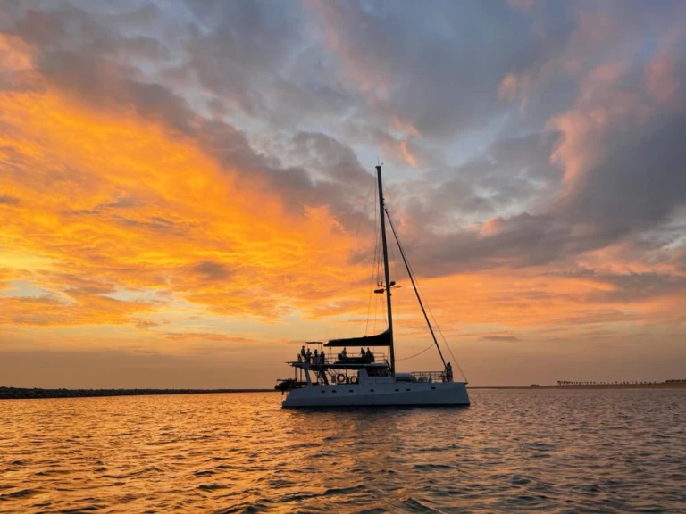 Catamarano a noleggio a Colombo al miglior prezzo