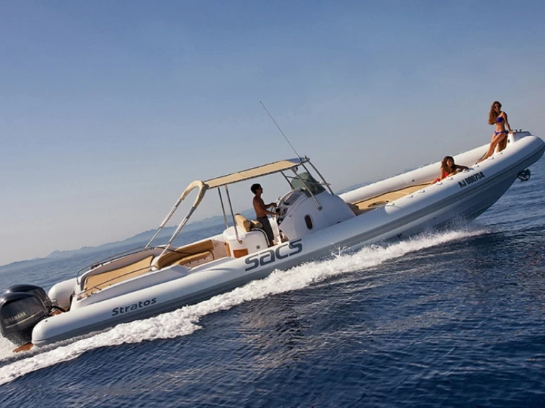 Noleggiare una Sacs Stratos 42 a Bonifacio Port