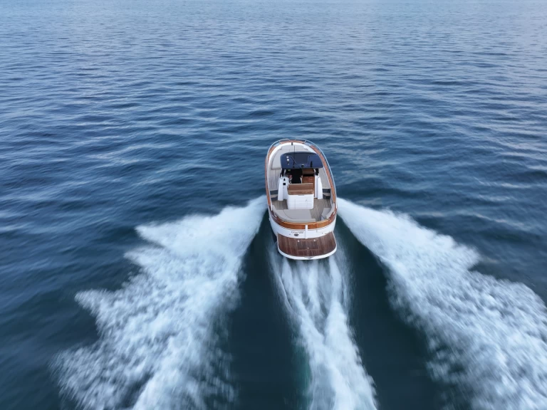 Noleggio a Peschiera del Garda – Mimi 9.5 wa su SamBoat