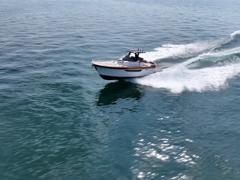 Noleggiare una Mimi 9.5 wa a Peschiera del Garda
