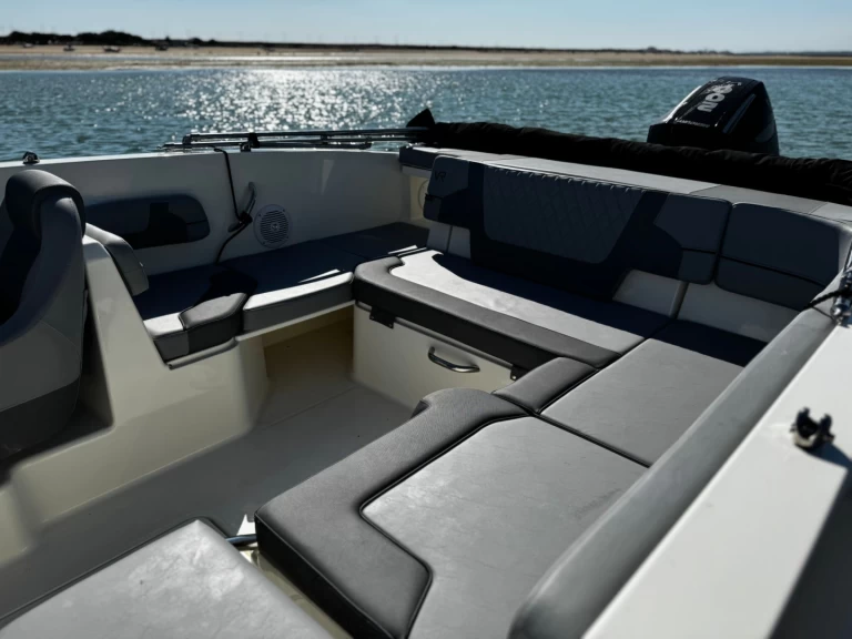 Noleggio Barca a motore a Faro – Bayliner VR6 OB