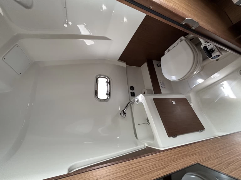 Noleggiare una Jeanneau Cap Camarat 9.0 CC a Cannes