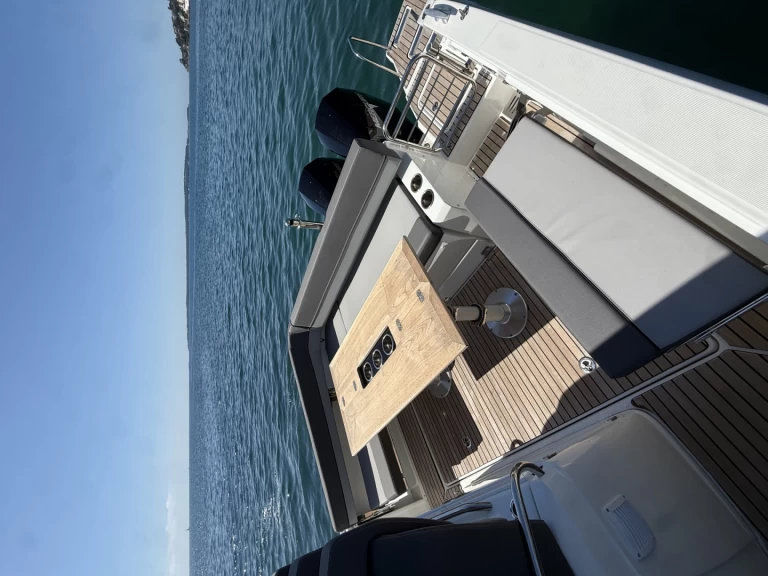 Jeanneau Cap Camarat 9.0 CC da affittare a  Cannes