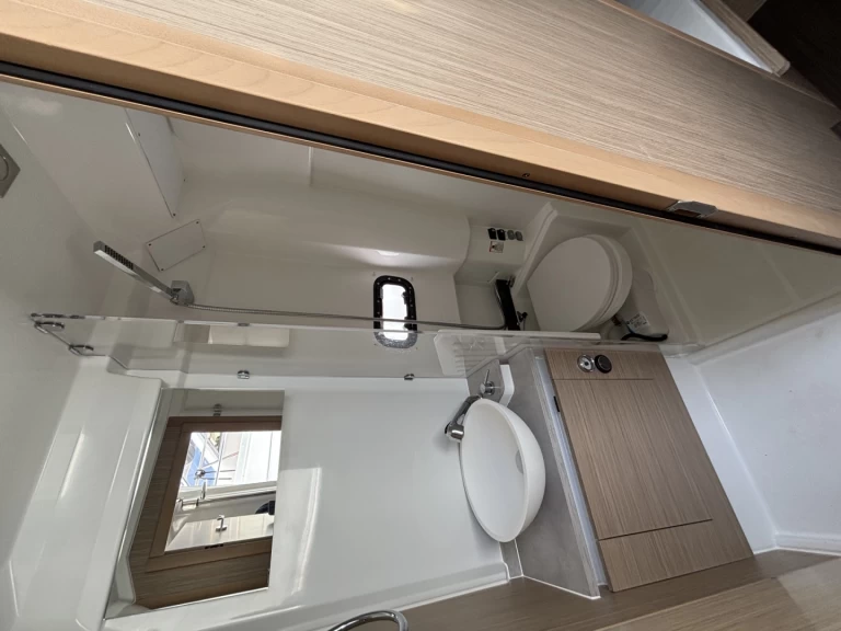 Noleggio barche Jeanneau cap camarat 10.5 CC a Cannes su Samboat