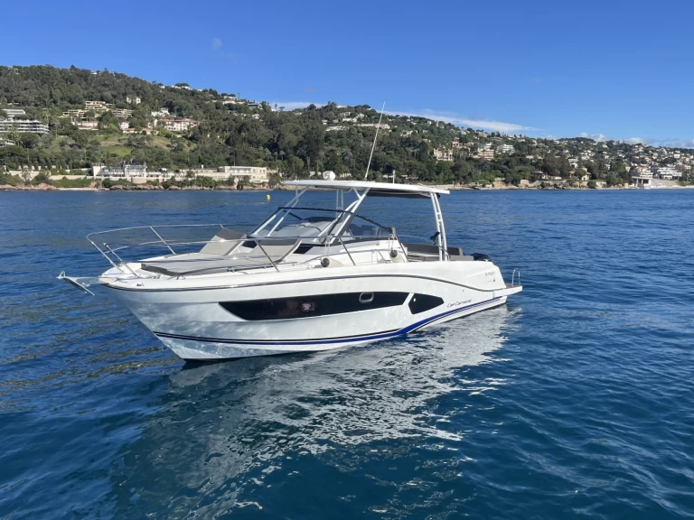 Noleggio Barca a motore Jeanneau con patente nautica