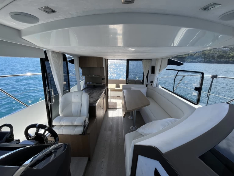 Noleggio barche Cannes economico Galeon 360 Fly