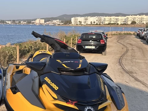 Noleggiare una Sea-Doo RXT X 300 a Marina Ibiza