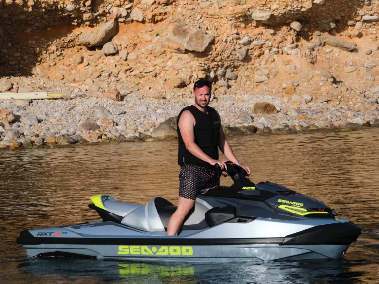 Noleggio barche Ibiza Town economico RXT-X 325 cv