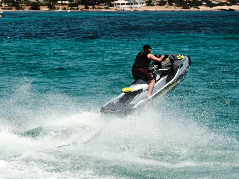 Noleggio barche Sea-Doo RXT-X 325 cv a Ibiza Town su Samboat