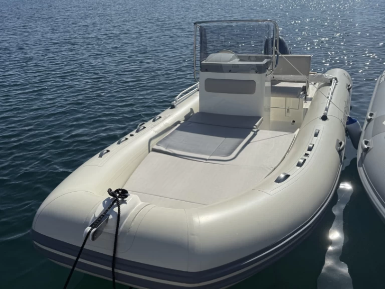 Noleggio Gommone a Palau – Capelli Tempest 530