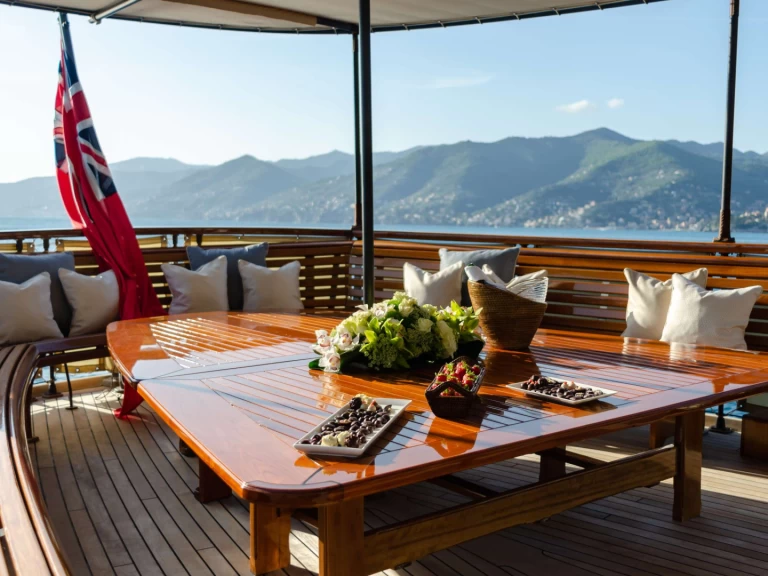 Noleggio a Costa Azzurra –  OVER THE RAINBOW OF LONDON su SamBoat