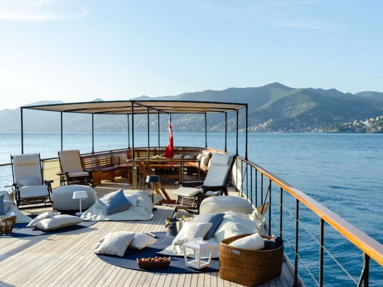 Noleggiare una  OVER THE RAINBOW OF LONDON a Costa Azzurra