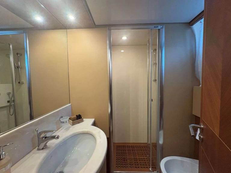 Noleggio Yacht di lusso Sanlorenzo con patente nautica