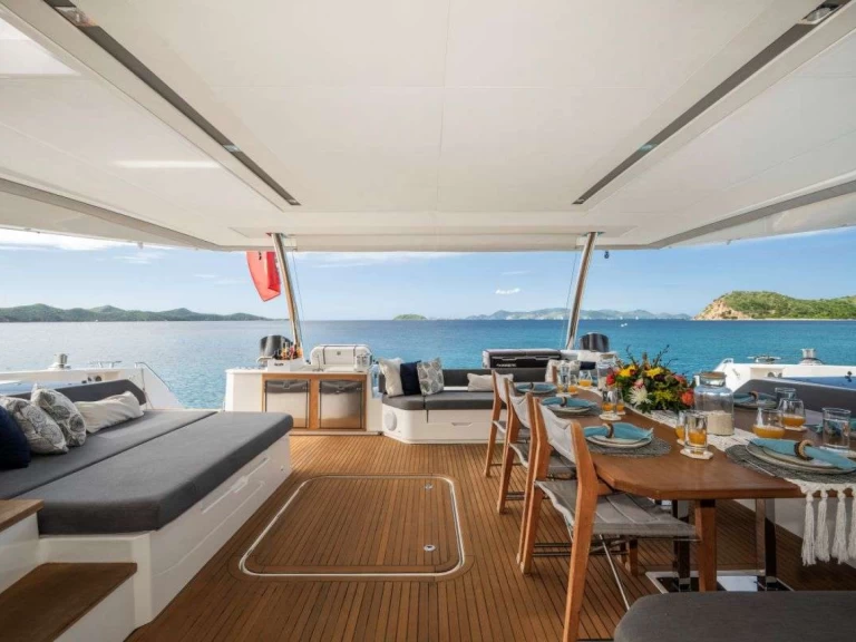 Noleggio Yacht di lusso Fountaine Pajot con patente nautica