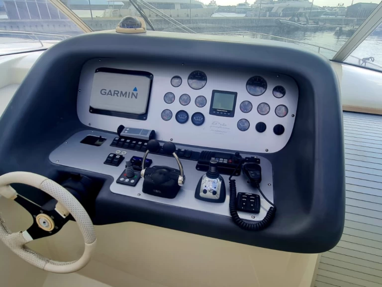 Noleggio Barca a motore PRIMATIST By Bruno Abbate con patente nautica