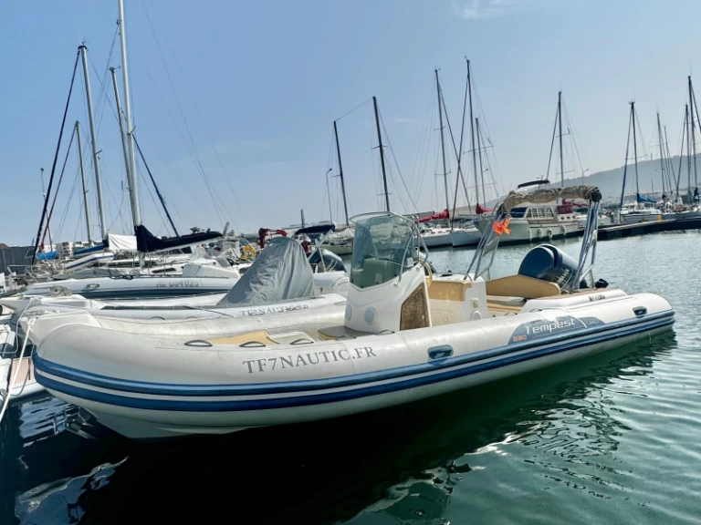 Noleggio Gommone Capelli con patente nautica