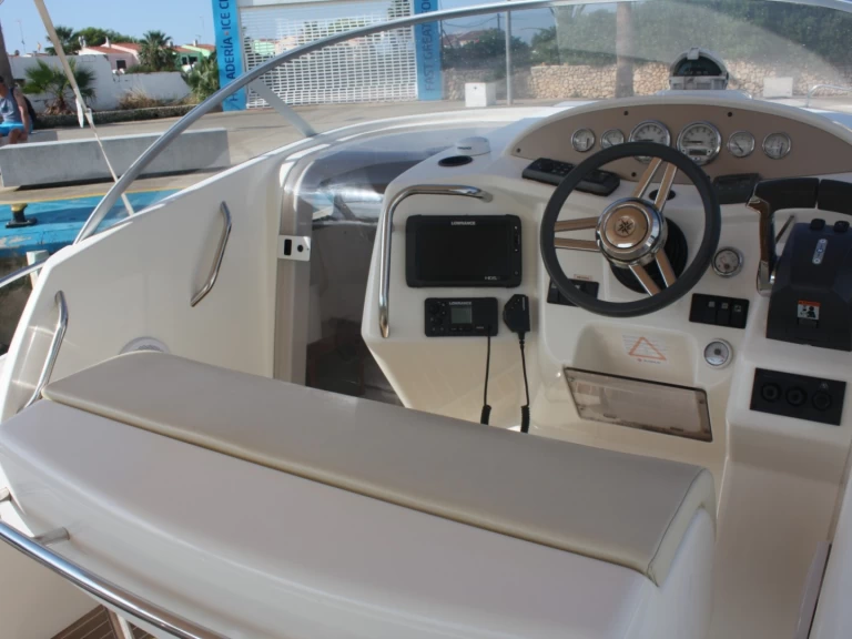 Noleggio Barca a motore con o senza skipper Jeanneau a Fornells