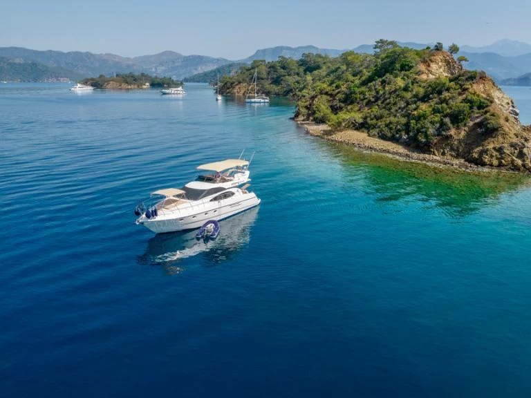 Noleggio Yacht di lusso Azimut con patente nautica