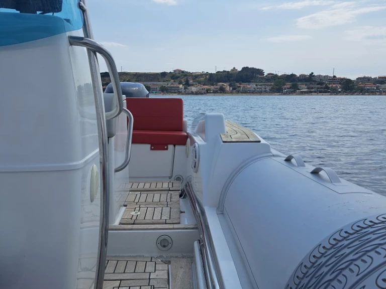 Pirelli PZERO770 da affittare a  Néa Potídhaia