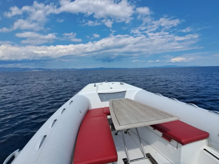 Noleggio a Néa Potídhaia – Pirelli PZERO770 su SamBoat