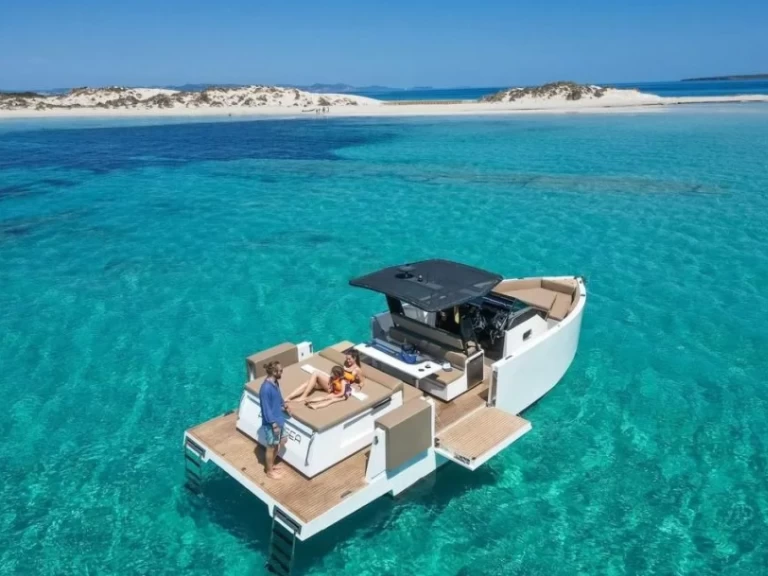 Noleggio Barca a motore De Antonio D33 Open con patente nautica