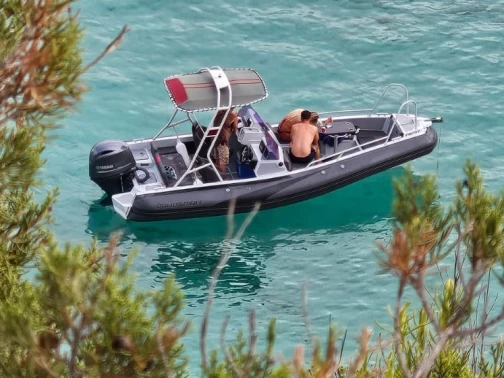 Noleggiare una Aqua Spirit 585DC a Sant Antoni de Portmany