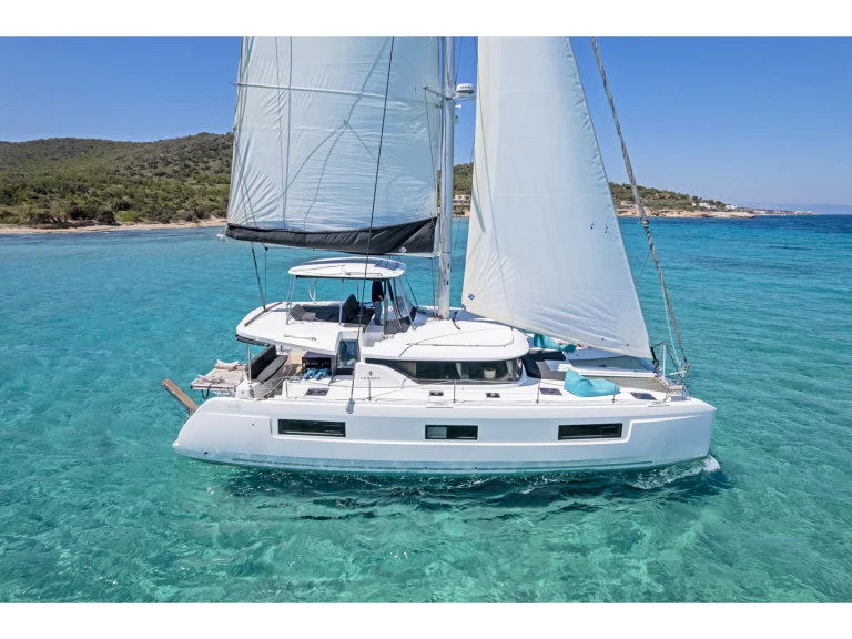 Noleggio Catamarano Lagoon con patente nautica