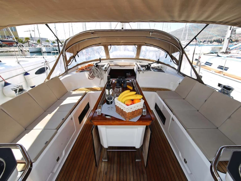 Bavaria Cruiser 56 da affittare a  Trogir