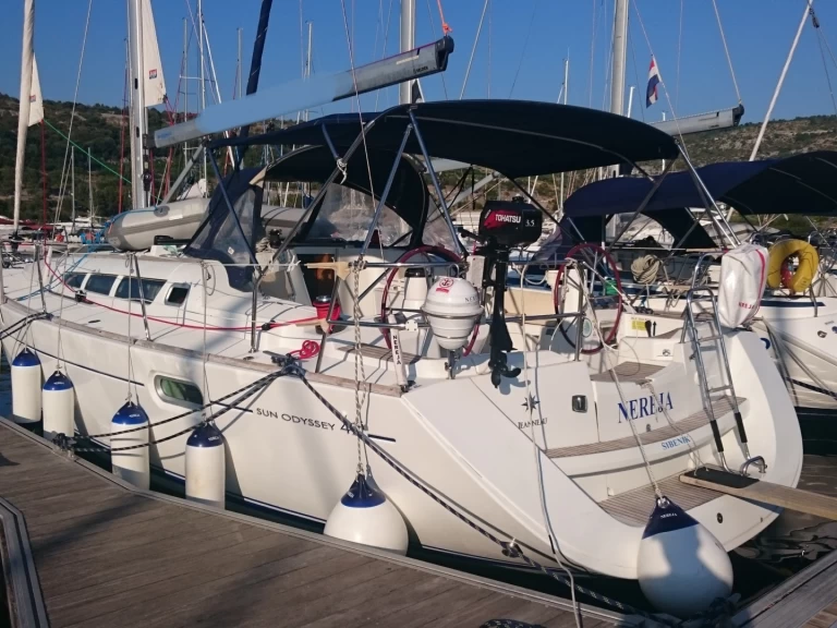 Noleggio Barca a vela Jeanneau con patente nautica