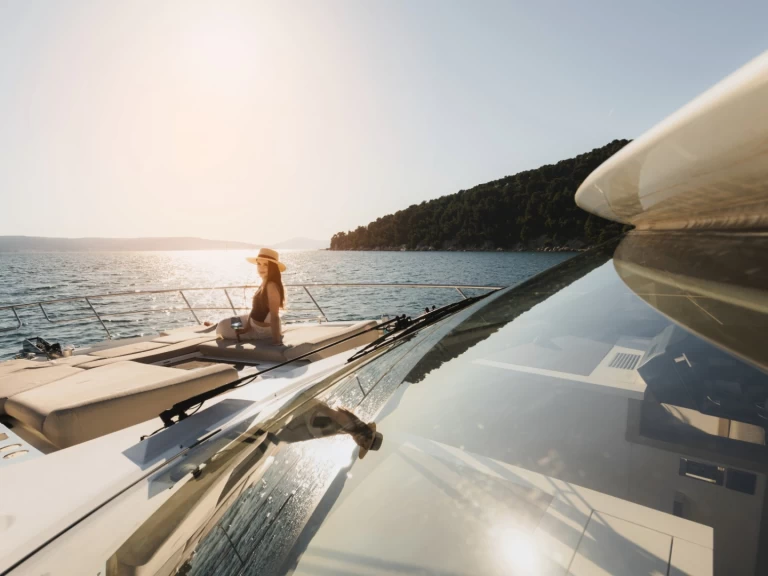 Noleggio Yacht di lusso Jeanneau con patente nautica