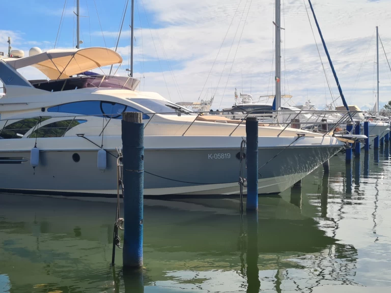 Noleggio Barca a motore Azimut con patente nautica