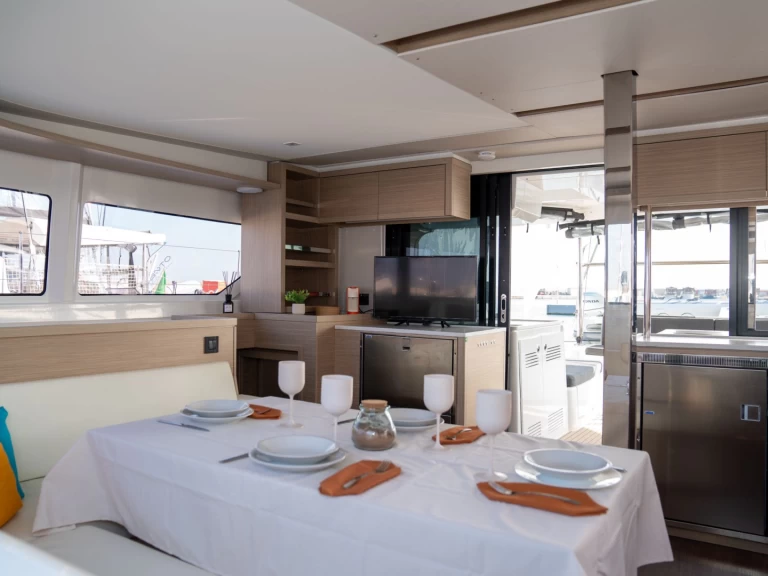Noleggio Catamarano a Porto San Giorgio – Lagoon Lagoon 46