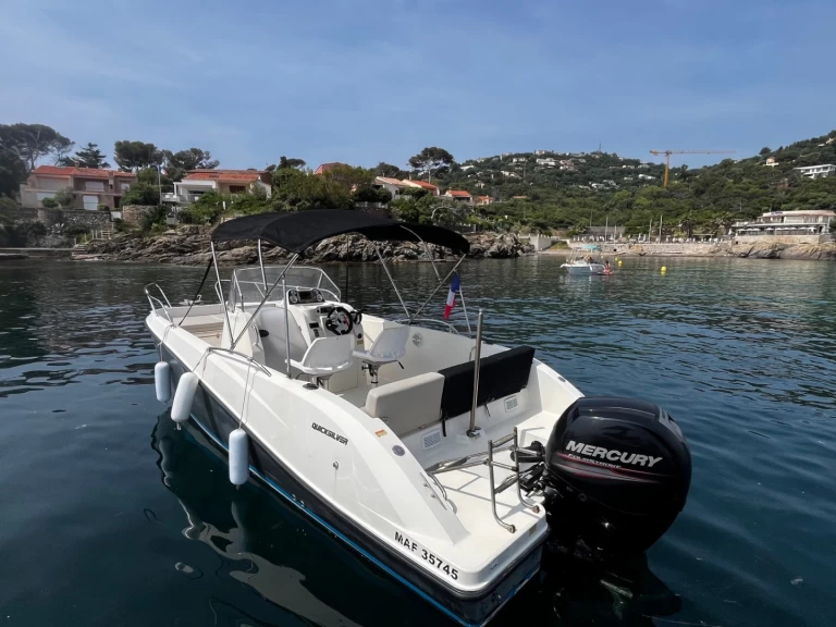 Noleggiare una Quicksilver Activ 675 Open a Saint-Aygulf
