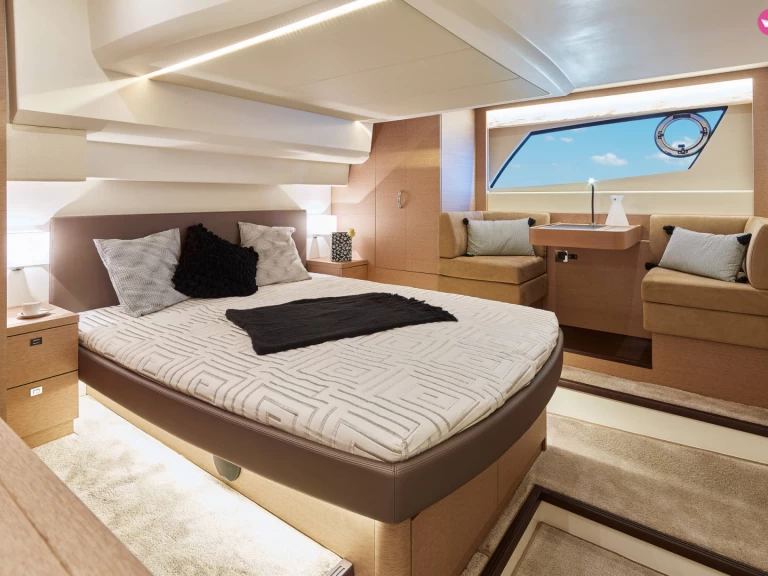 Noleggio Yacht di lusso Prestige con patente nautica