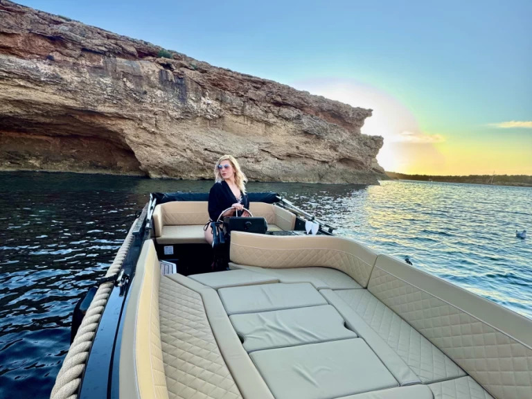 Noleggio Barca a motore Silent Yachts con patente nautica