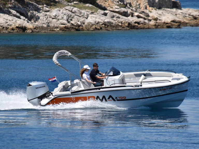 Noleggiare una BMA BMA X199 a Sebenico